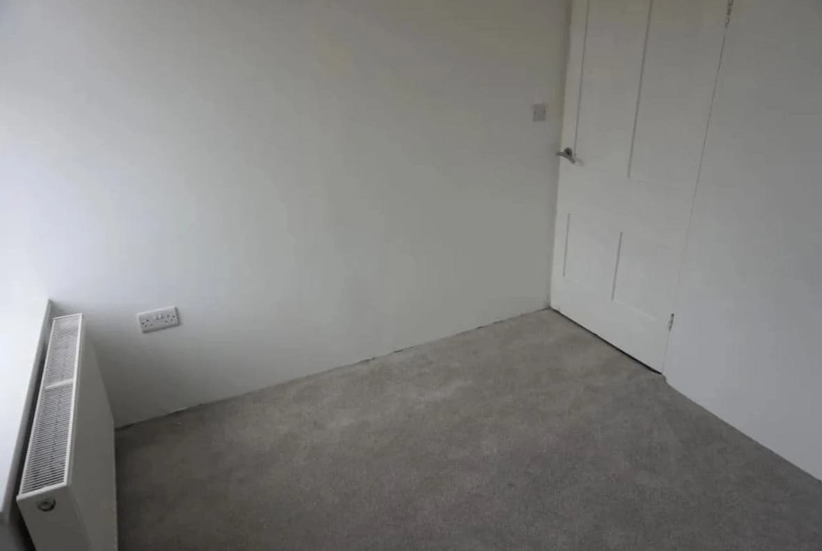 property photo 11 of 28