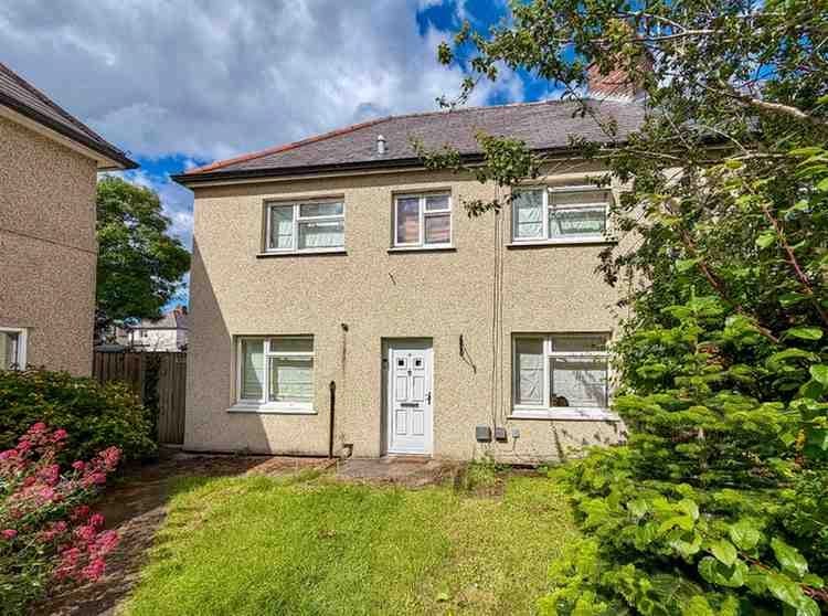 property photo 3 of 10