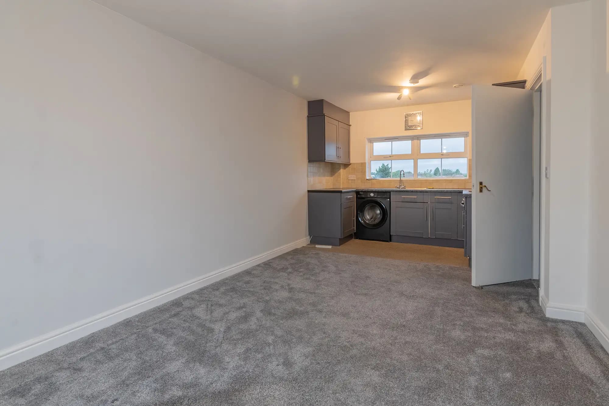 property photo 5 of 15