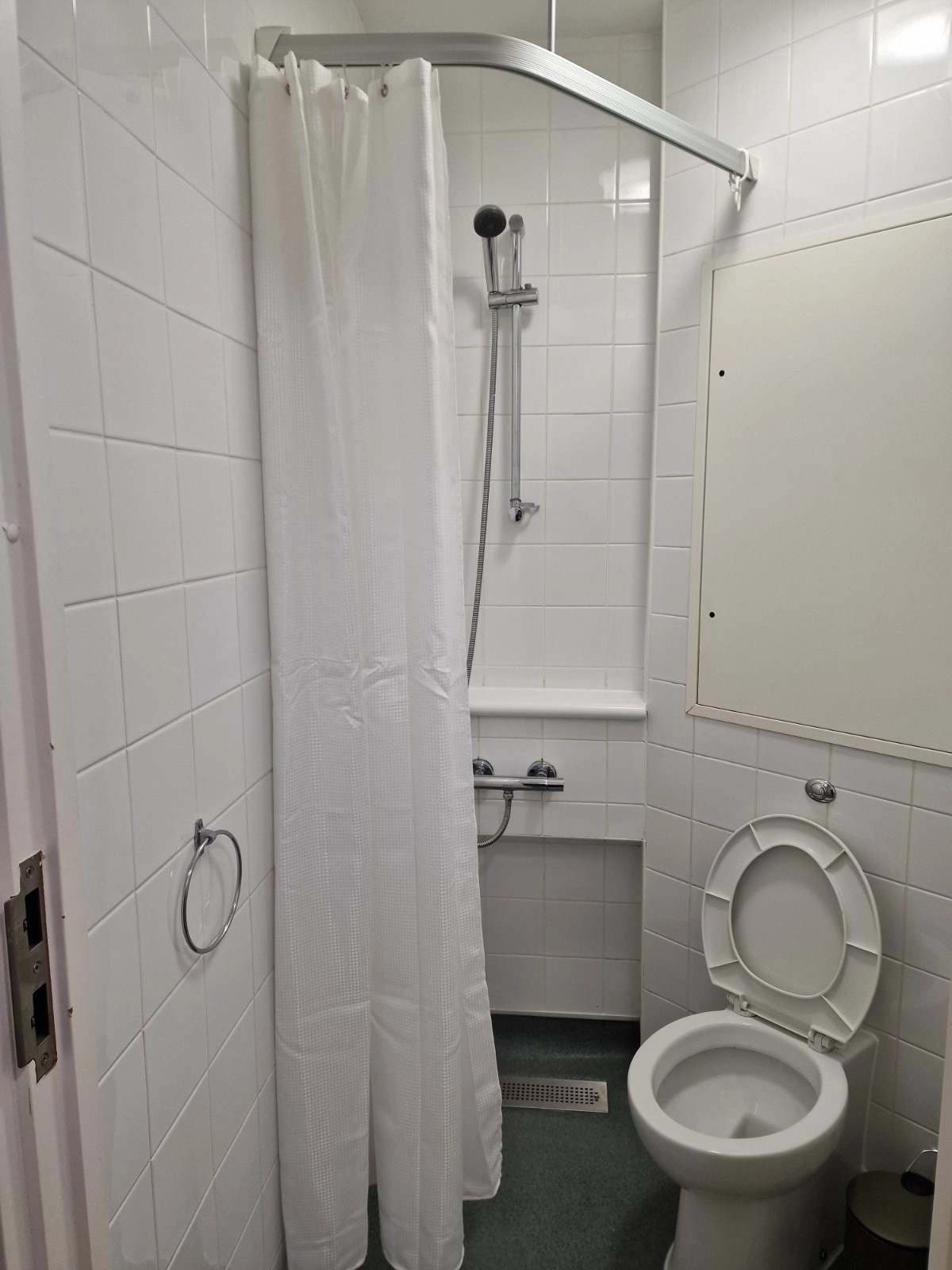property photo 6 of 7