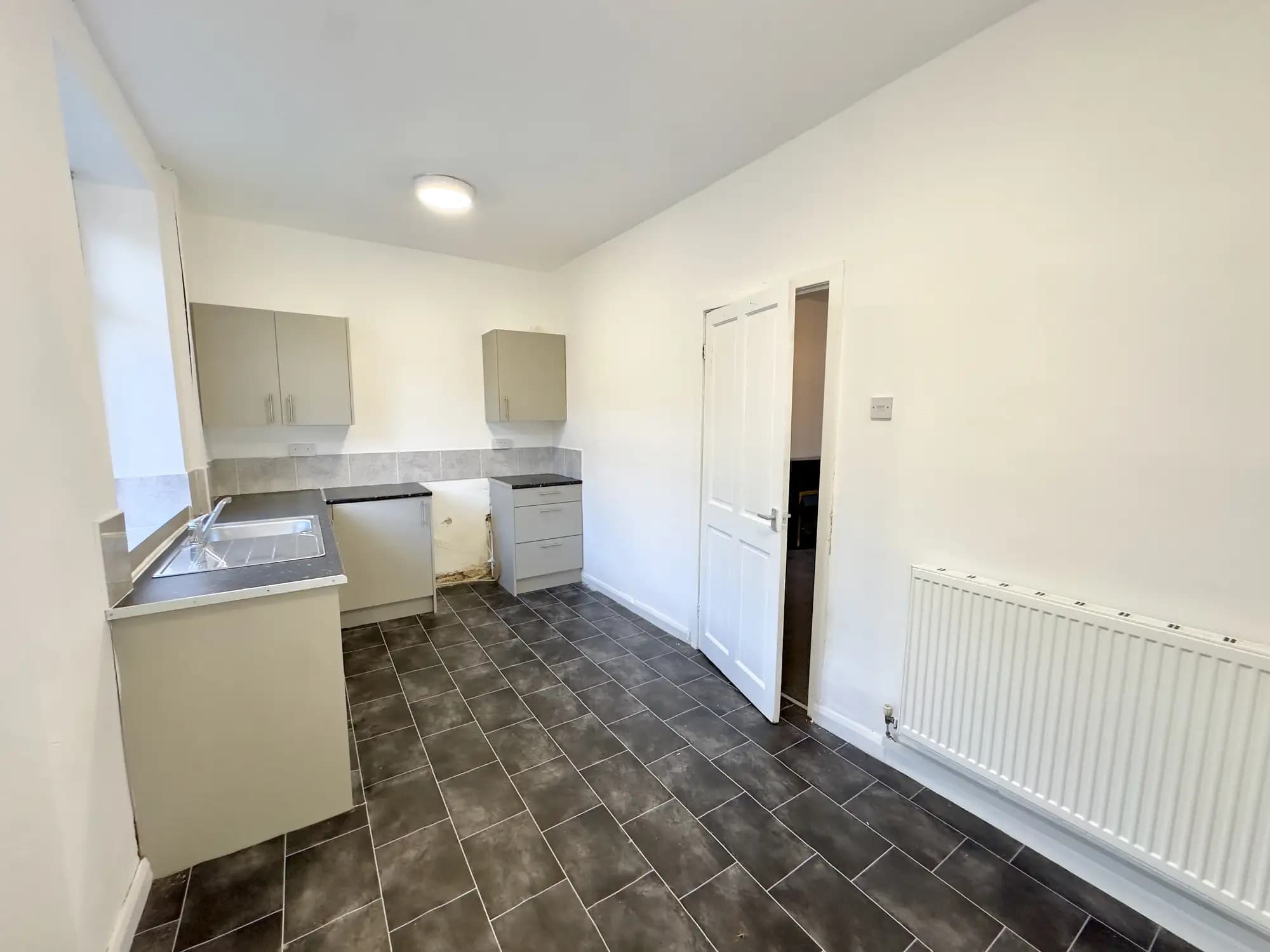 property photo 4 of 15