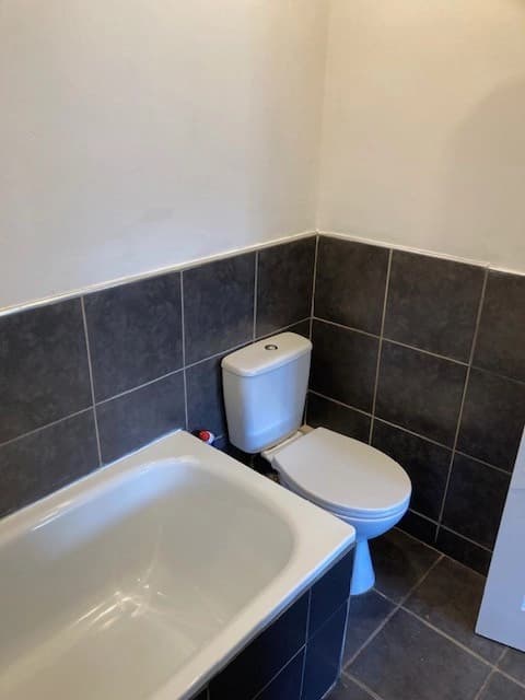 property photo 6 of 32
