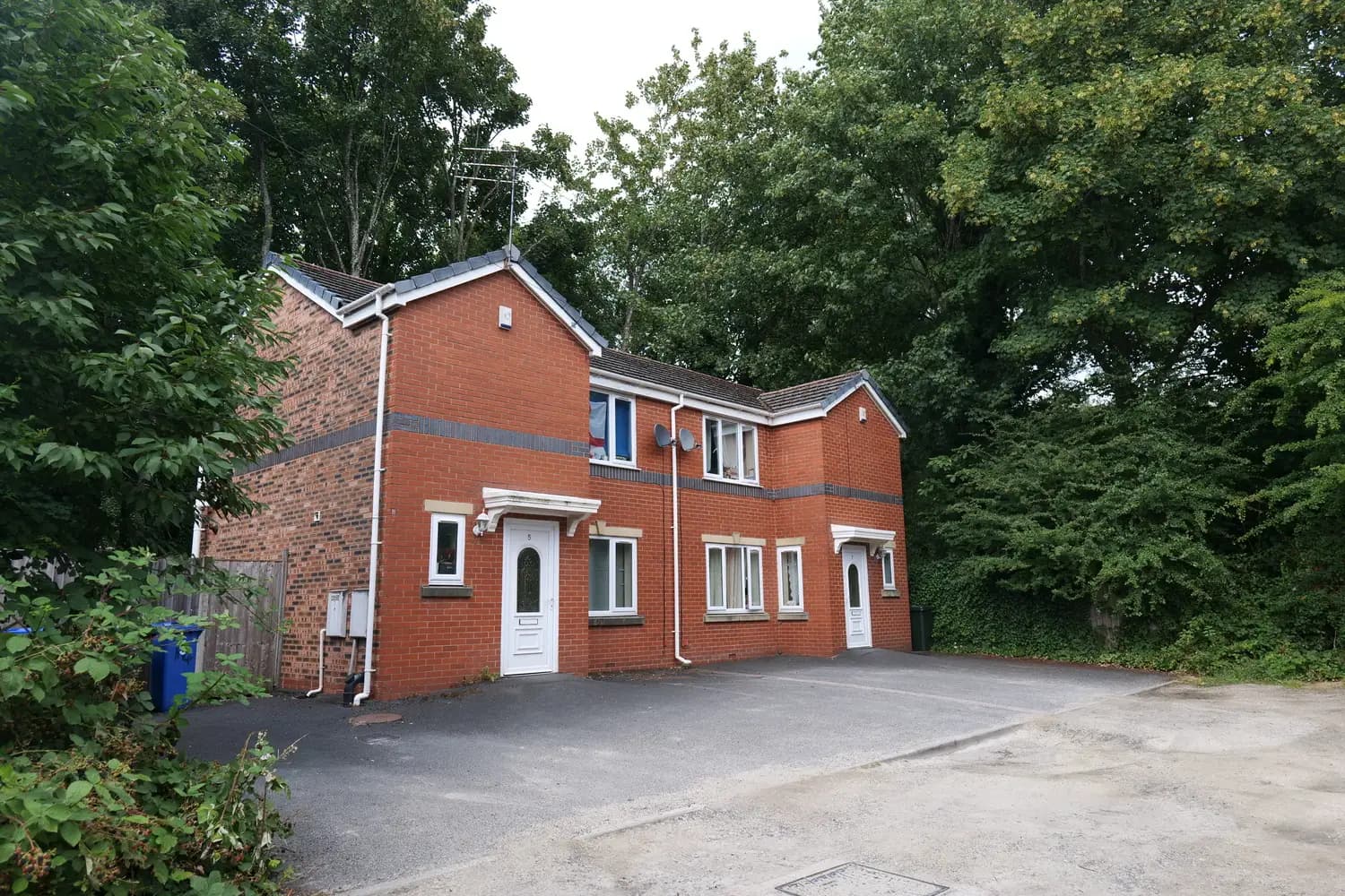 property photo 6 of 7