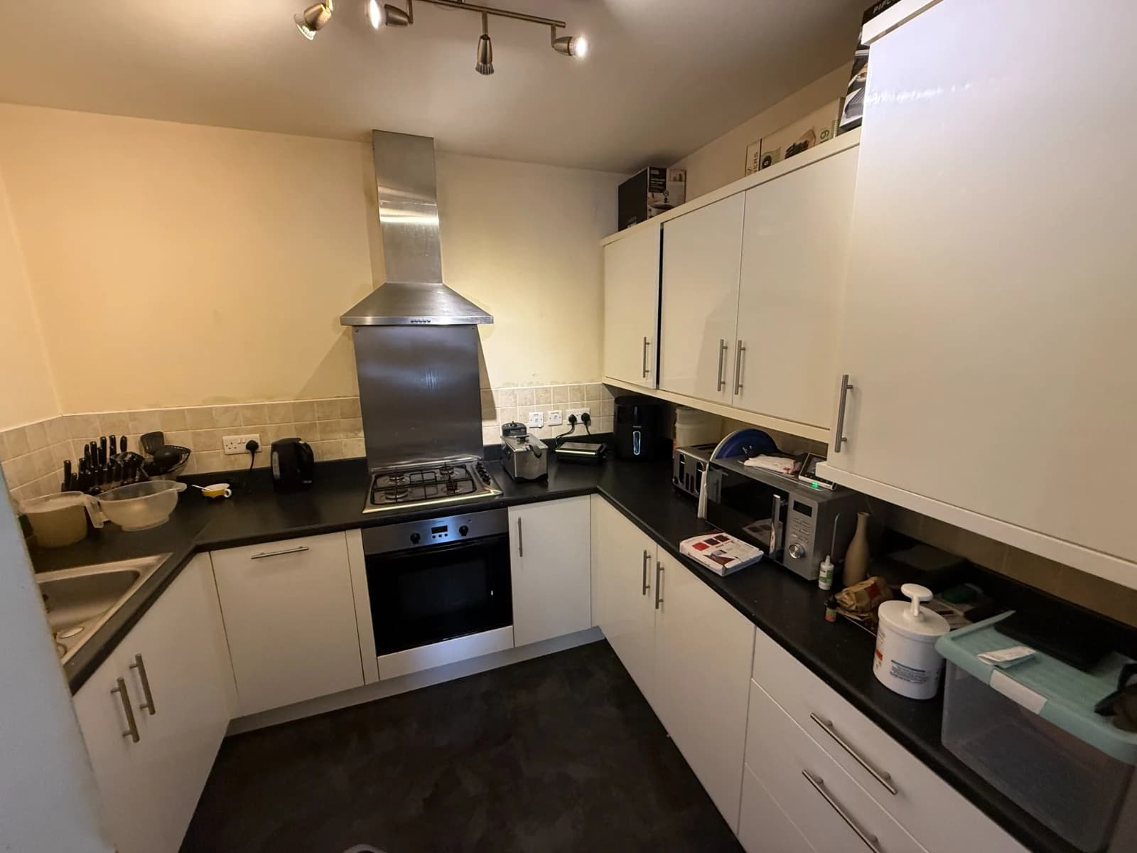 property photo 4 of 10