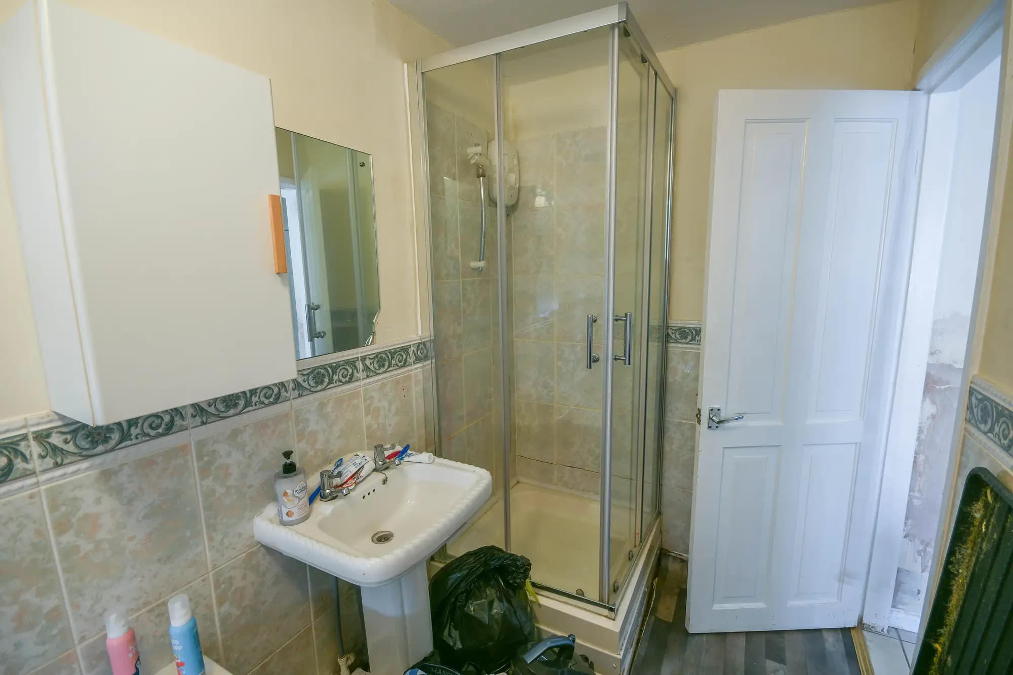 property photo 7 of 20