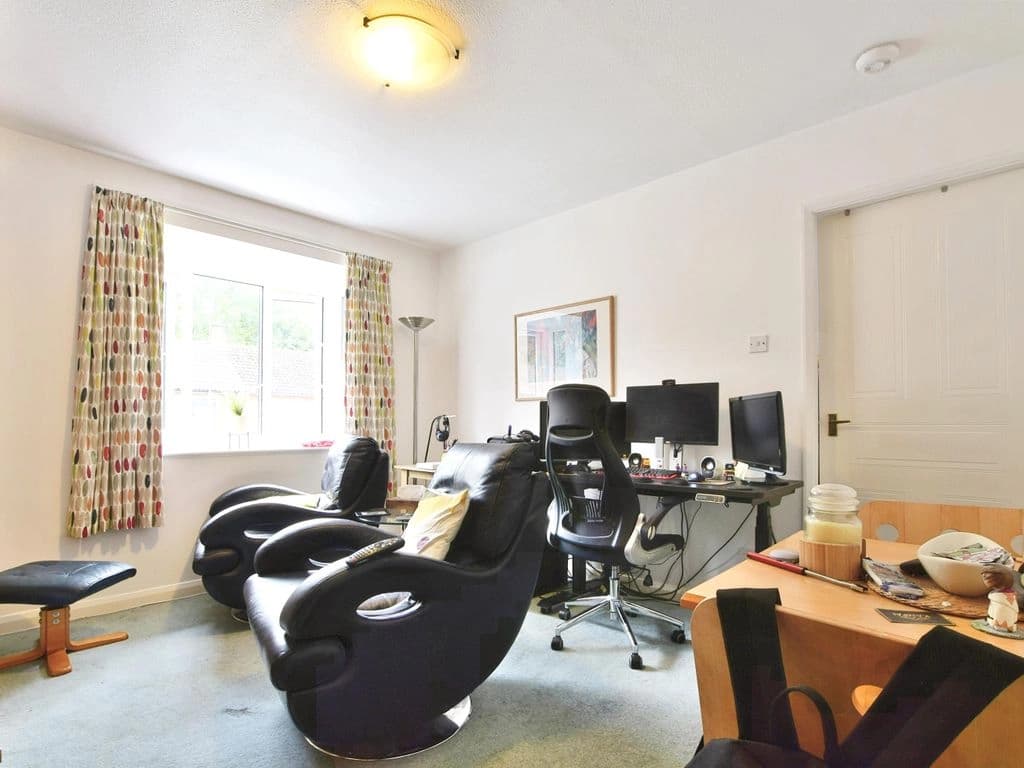 property photo 4 of 15
