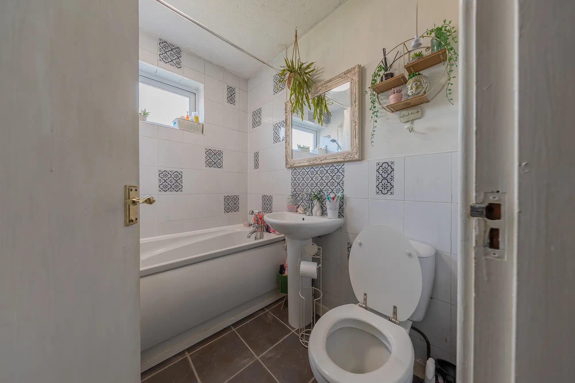 property photo 9 of 16