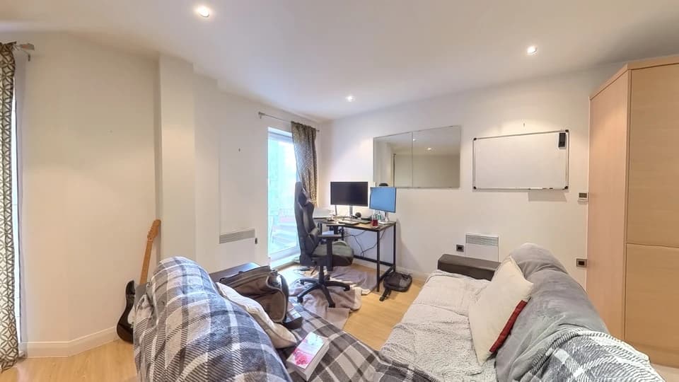 property photo 4 of 12