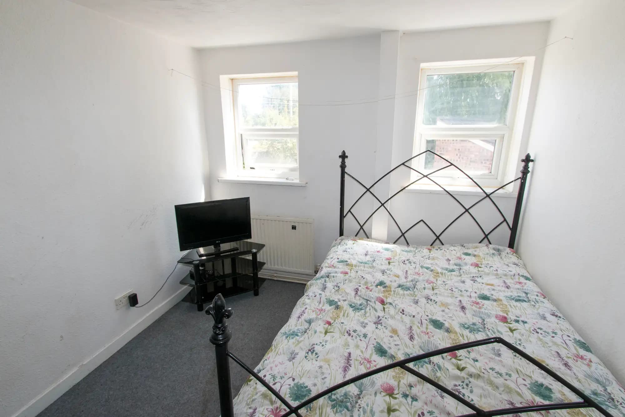 property photo 7 of 15