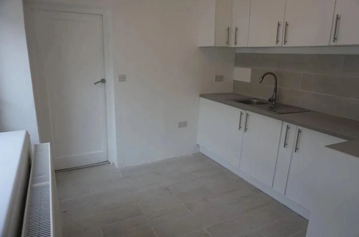 property photo 6 of 28