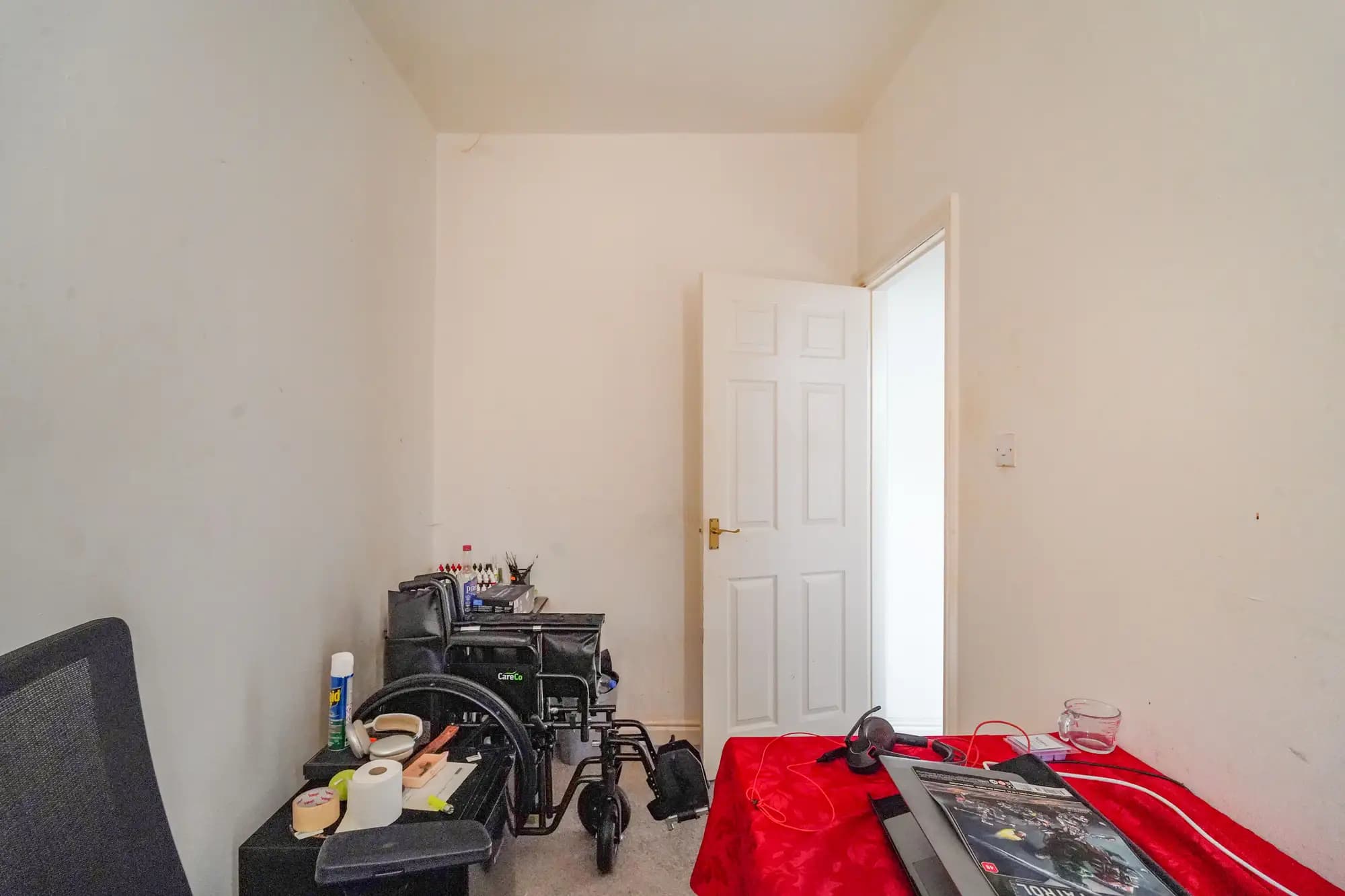 property photo 8 of 15