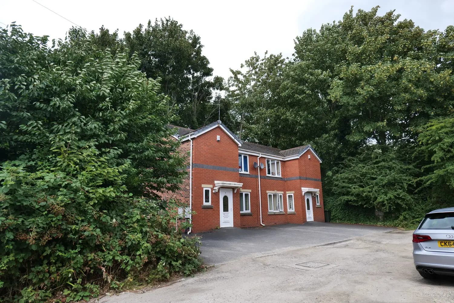 property photo 4 of 7