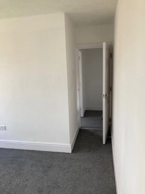 property photo 11 of 32