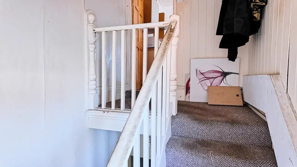 property photo 8 of 9