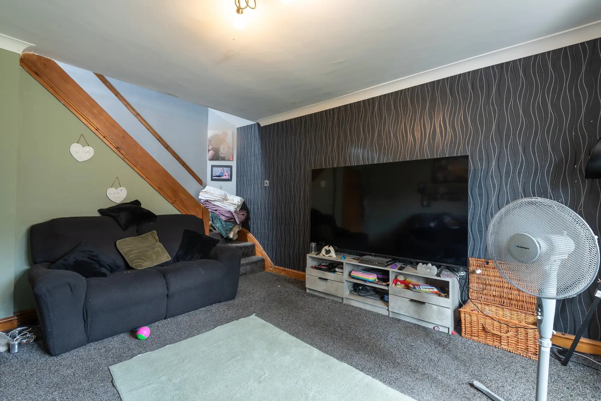 property photo 4 of 17